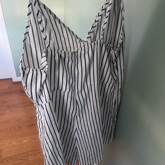 Striped Button-Down Romper - Picture 4 of 4